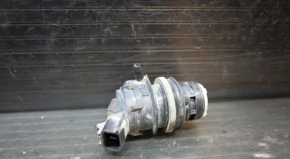 Lexus IS 220D-250-350 Windscreen/windshield washer pump 8533060190