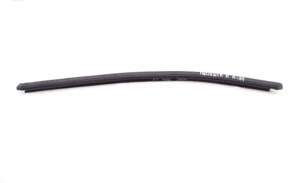Opel Insignia A Front door rubber seal 13228100
