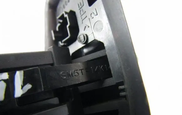 Steering wheel buttons/switches