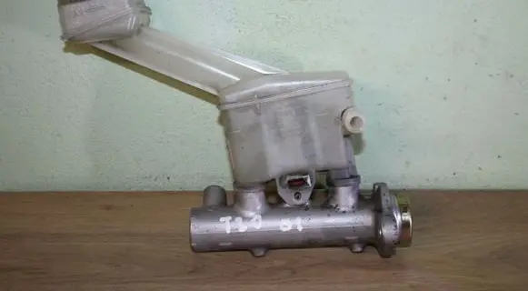 Nissan X-Trail T30 Master brake cylinder