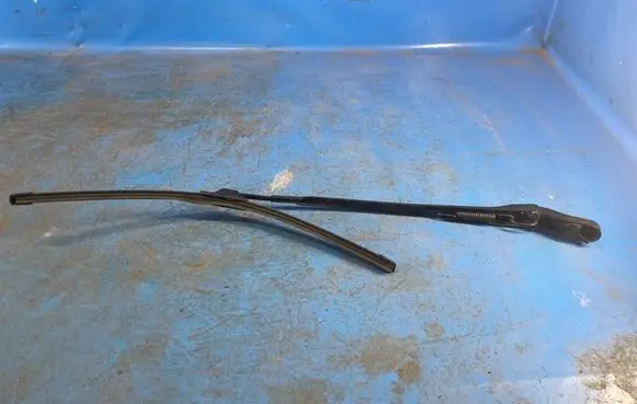 Ford Expedition Front wiper blade arm JL1B17526AB