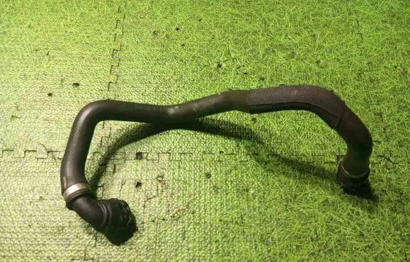 BMW X5M E70 Engine coolant pipe/hose 7589736