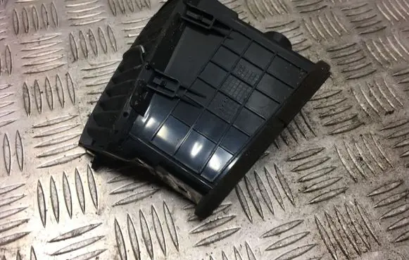 Hyundai Santa Fe Dash center air vent grill 974202B900 0438648