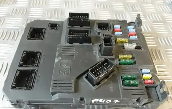 Peugeot 407 Comfort/convenience module BSIS0200 S120104700J