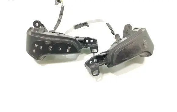 Steering wheel buttons/switches