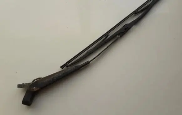 Peugeot 106 Front wiper blade arm