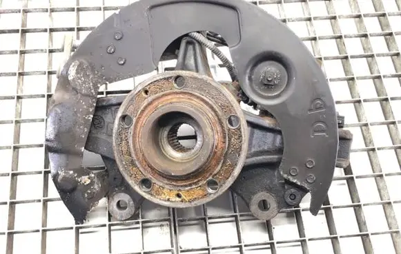 Peugeot 308 Front wheel hub spindle knuckle