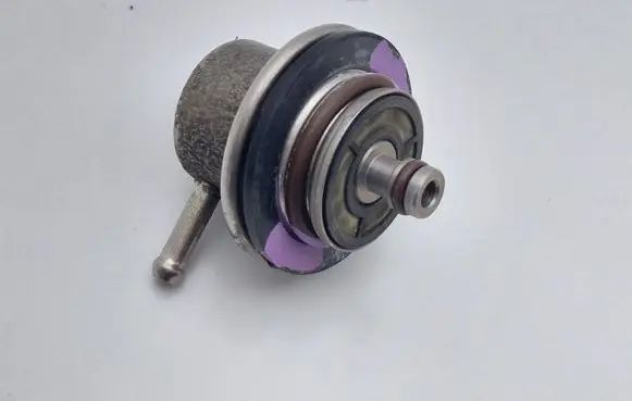 Opel Vectra B Fuel pressure regulator