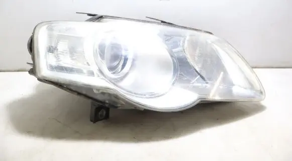 Volkswagen PASSAT B6 Headlight/headlamp