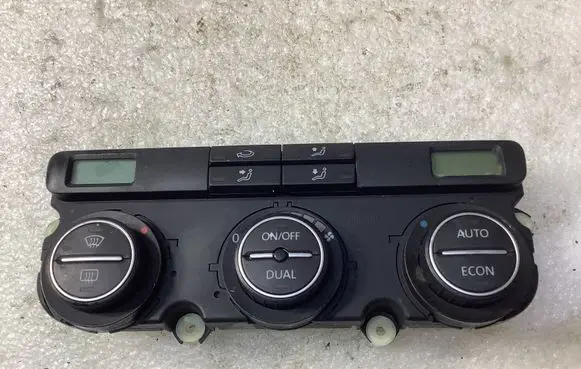 Volkswagen Jetta V Climate control unit 74641470 30050652