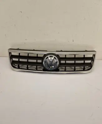 Volkswagen Touareg I Front grill 7L6853653