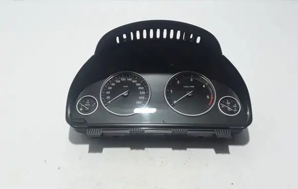 BMW 5 F10 F11 Speedometer (instrument cluster) 9249345