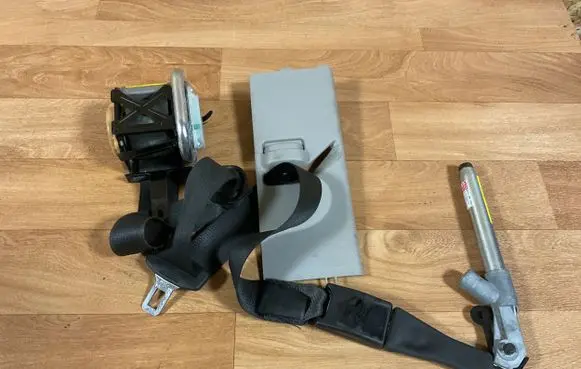 Opel Insignia A Front seatbelt 13303849 25022009