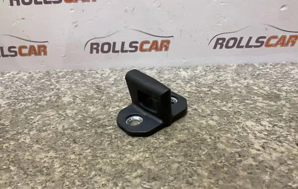 Mercedes-Benz E W211 Front door lock loop/hook striker A2037200004