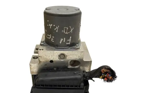 BMW 5 E60 E61 ABS Pump 6758743 6785441
