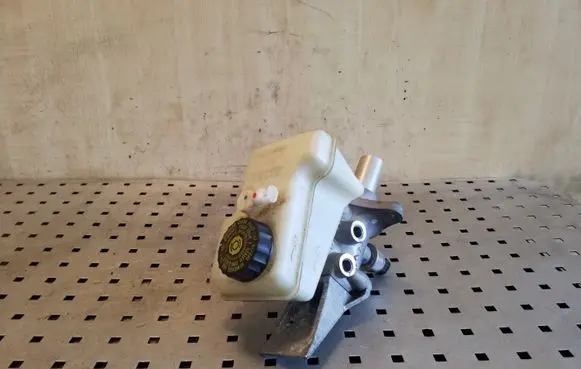 Master brake cylinder