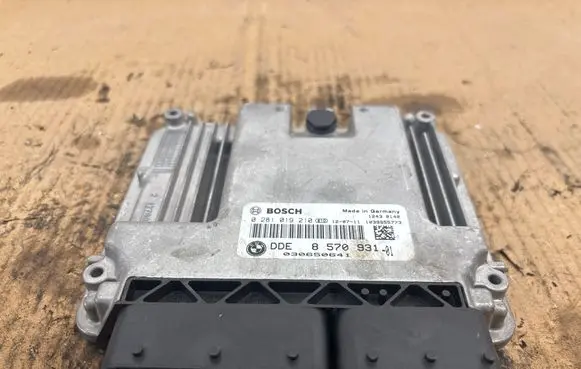 BMW 3 F30 F35 F31 Engine control unit/module 0281019210 8570931 030650641