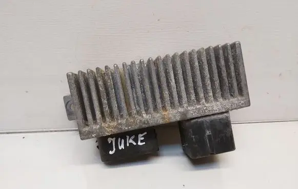 Nissan Juke I F15 Glow plug pre-heat relay 8200558438