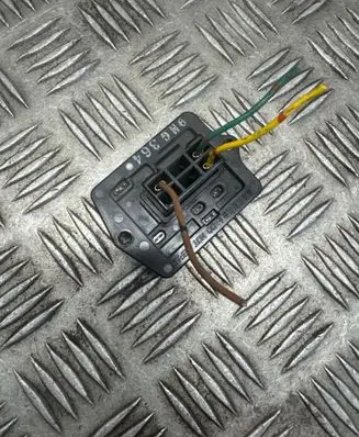 Mitsubishi Shogun Heater blower motor/fan resistor 9MG364