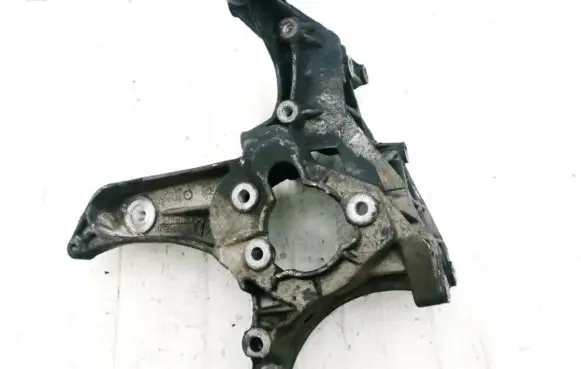 Volvo S40, V40 Engine mounting bracket 770011357