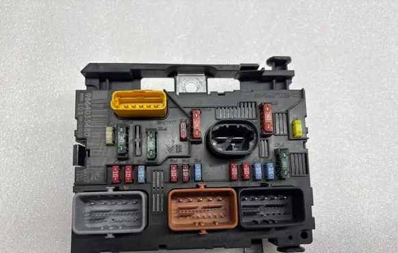 Citroen C3 Fuse module 9664055480