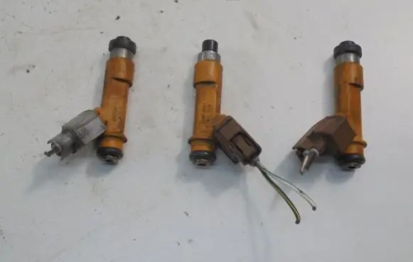 Toyota Aygo AB10 Fuel injector 2325040020