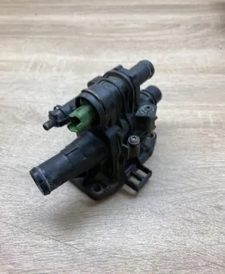 Peugeot 308 Thermostat housing 9647767180
