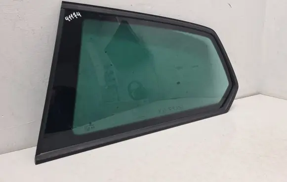 Volkswagen Golf VII Rear side window 5G3845041D