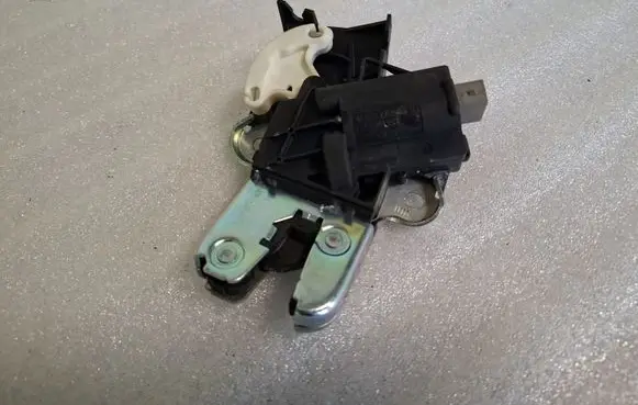 Audi A8 S8 D3 4E Tailgate/trunk/boot lock/catch/latch 4F5827505D