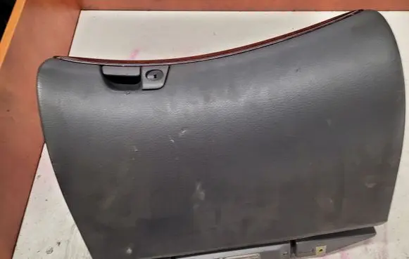 Volvo V70 Glove box 09184925