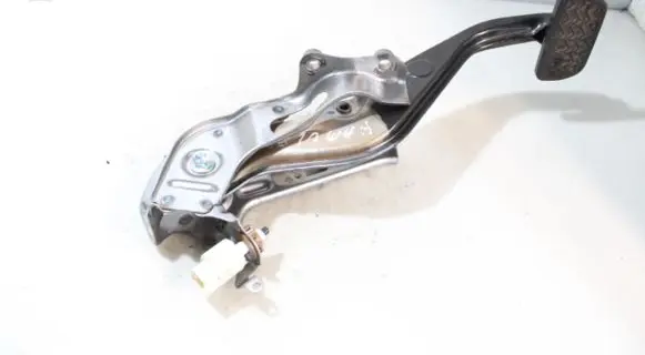 Toyota Yaris Clutch pedal 