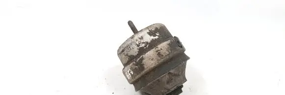 Volkswagen PASSAT B5.5 Engine mount bracket
