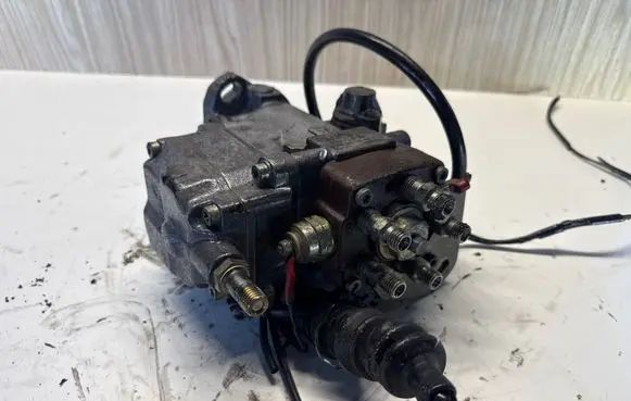 Audi A6 S6 C4 4A Fuel injection high pressure pump 0460415999 046130108G 548949