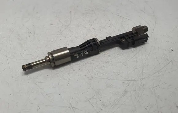 BMW X5 E70 Fuel injector 7568607 13537568607