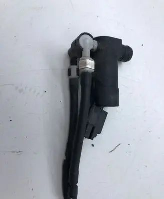 Ford Mondeo Mk III Windscreen/windshield washer pump 1S7117K624FE
