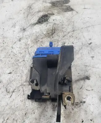 Audi A4 S4 B5 8D Rear door lock 8D0839015A