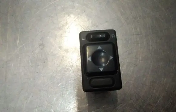 Subaru Forester SF Wing mirror switch 8X28W