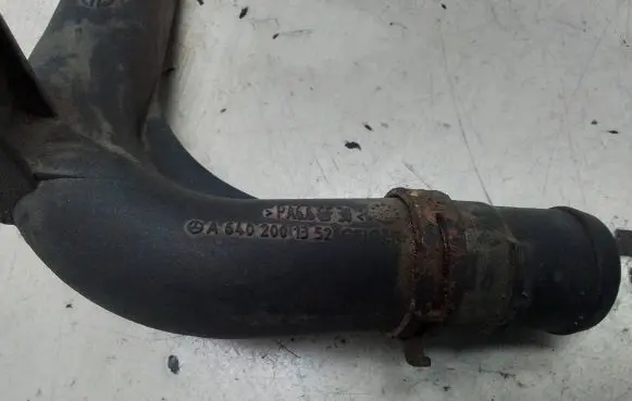 Mercedes-Benz B W245 Engine coolant pipe/hose A6402001352
