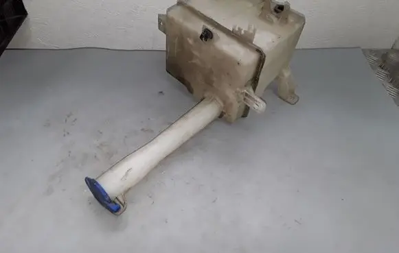 KIA Carens II Windshield washer fluid reservoir/tank 986101D000 986101D100