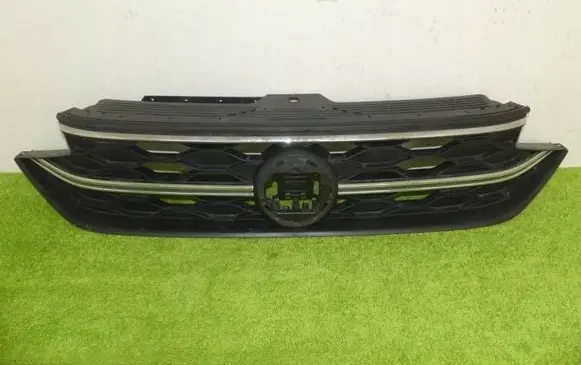 Front bumper upper radiator grill