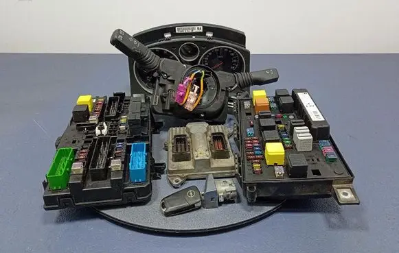 Opel Zafira B Engine control unit/module ECU 55353843