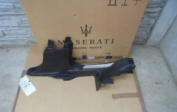 Maserati Levante Glove box