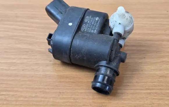 Hyundai i20 (BC3 BI3) Windscreen/windshield washer pump 98510M4000 212156515
