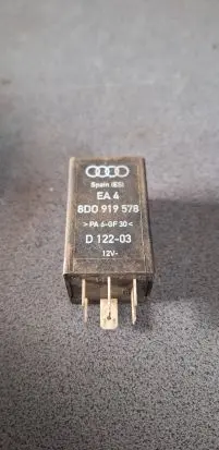 Volkswagen PASSAT B5 Other relay 8D0919578 D12203