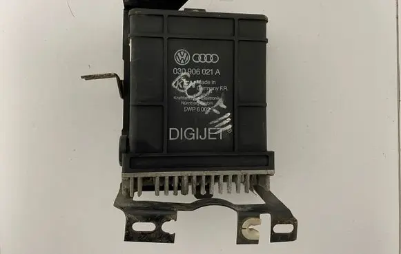 Toyota Avensis T220 Engine control unit/module 030906021A 5WP6002