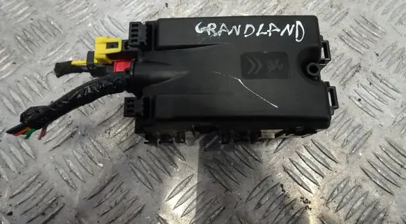 Opel Grandland X Fuse box set 9806192580