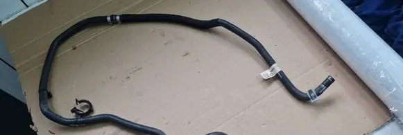 Engine coolant pipe/hose