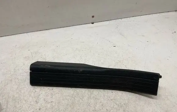 Mercedes-Benz C W204 Rear sill trim cover A2046860336