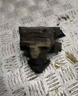 Volkswagen PASSAT B5.5 Power steering pump 8D0145177Q
