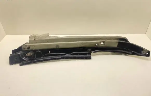 Audi Q7 4L Fender mounting bracket 4L0805158A 17407 YV6SL0741A